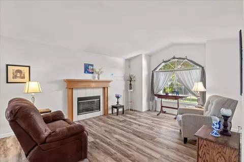 Living - 1795 Brookside Dr, Manteca, CA 95336 photo 2 of 6