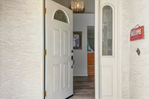 Entry Way - 1795 Brookside Dr, Manteca, CA 95336 photo 2 of 9
