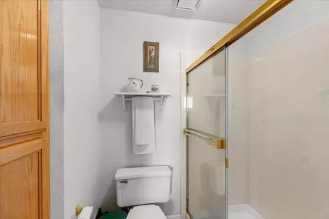 Bath - 1795 Brookside Dr, Manteca, CA 95336 photo 2 of 3