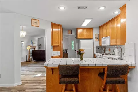 Kitchen - 1795 Brookside Dr, Manteca, CA 95336 photo 2 of 5