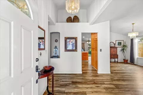 Entry Way - 1795 Brookside Dr, Manteca, CA 95336 photo 3 of 9