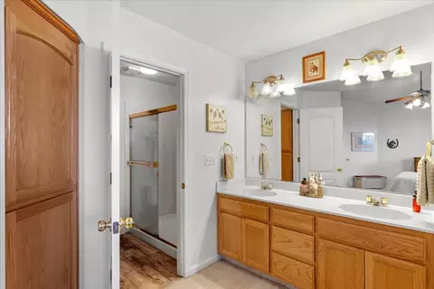 Bath - 1795 Brookside Dr, Manteca, CA 95336 photo 1 of 3
