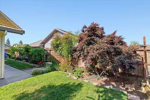 Exterior - 1795 Brookside Dr, Manteca, CA 95336 photo 10 of 11