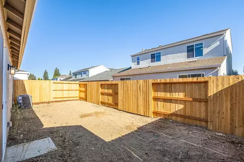 Exterior - 4039 Porton Ln, Carmichael, CA 95608 photo 5 of 6
