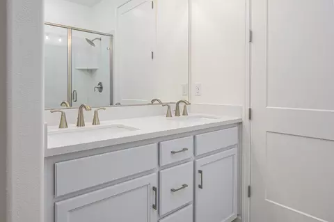 Bath - 4039 Porton Ln, Carmichael, CA 95608 photo 2 of 3
