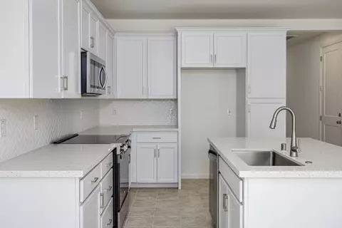 Kitchen - 4039 Porton Ln, Carmichael, CA 95608 photo 2 of 5