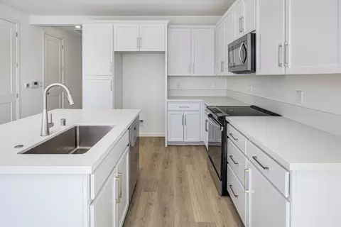 Kitchen - 4044 Porton Ln, Carmichael, CA 95608 photo 2 of 2