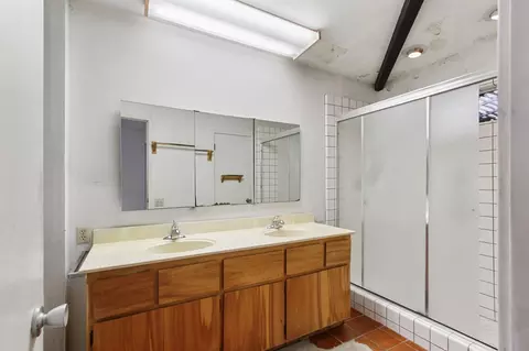 Bath - 101 E 7th St, Davis, CA 95616 photo 1 of 5