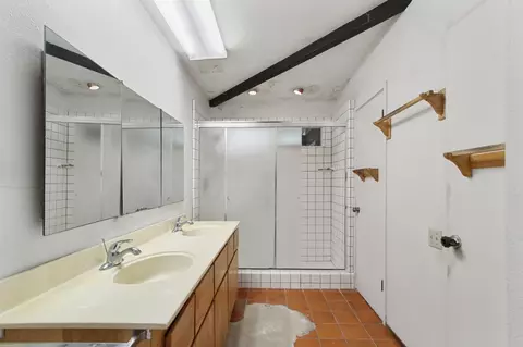 Bath - 101 E 7th St, Davis, CA 95616 photo 2 of 5