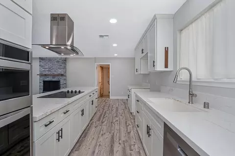 7284 Farm Dale Way, Sacramento, CA 95831