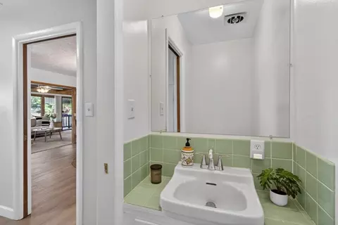 Bath - 8133 E Peerless Ave, Orangevale, CA 95662 photo 1 of 4