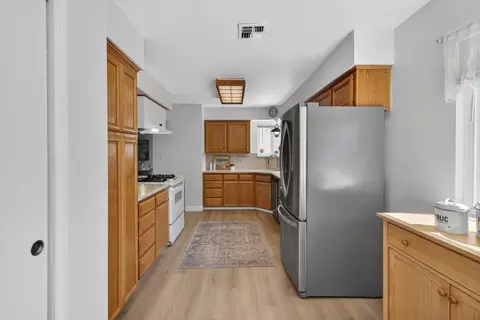 Kitchen - 8133 E Peerless Ave, Orangevale, CA 95662 photo 3 of 4
