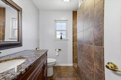Bath - 7104 Willey Way, Carmichael, CA 95608 photo 4 of 4