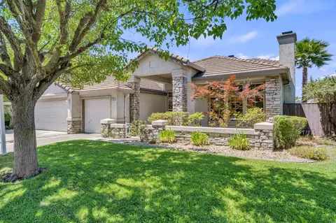 9282 Monmouth Ct, Elk Grove, CA 95758