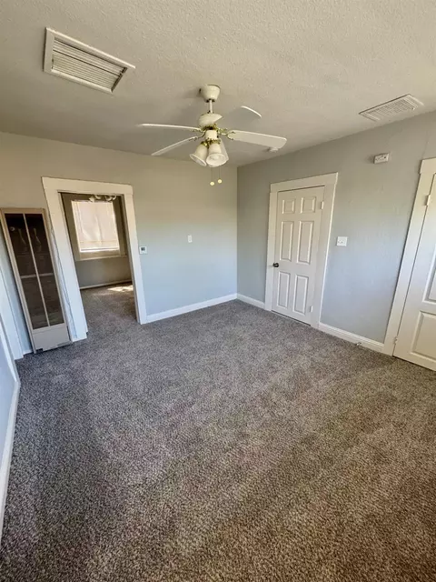 Bedroom - 909 E Lincoln Ave, Madera, CA 93638 photo 3 of 5