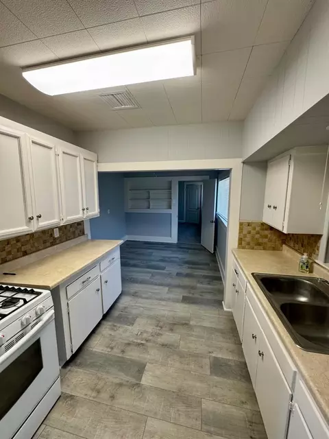 Kitchen - 909 E Lincoln Ave, Madera, CA 93638 photo 1 of 1