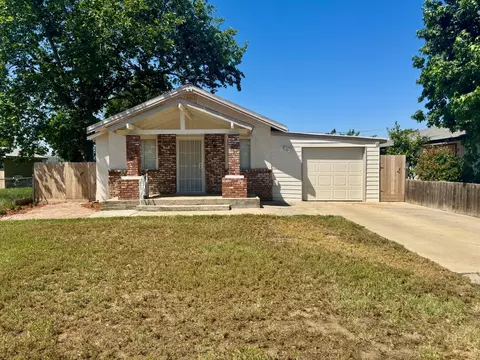 909 E Lincoln Ave, Madera, CA 93638