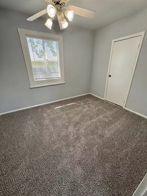Bedroom - 909 E Lincoln Ave, Madera, CA 93638 photo 4 of 5