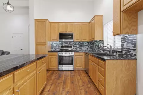 Kitchen - 2338 Carol Ann Dr, Tracy, CA 95377 photo 5 of 7