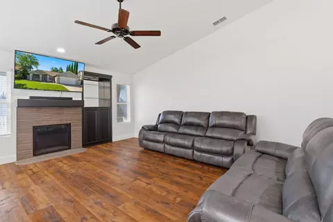 Living - 2338 Carol Ann Dr, Tracy, CA 95377 photo 4 of 7