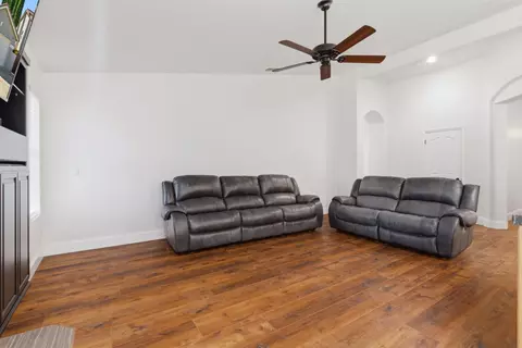 Living - 2338 Carol Ann Dr, Tracy, CA 95377 photo 5 of 7