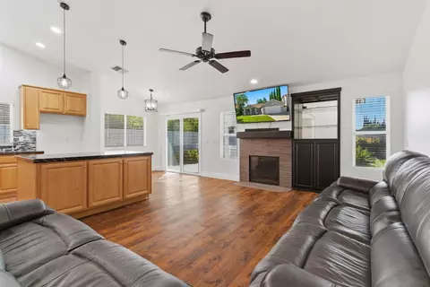 Living - 2338 Carol Ann Dr, Tracy, CA 95377 photo 3 of 7