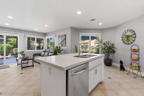 Kitchen - 1009 Copper Lake Ct, Modesto, CA 95355 photo 4 of 8