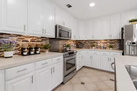 Kitchen - 1009 Copper Lake Ct, Modesto, CA 95355 photo 5 of 8
