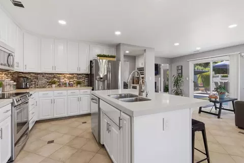 Kitchen - 1009 Copper Lake Ct, Modesto, CA 95355 photo 6 of 8