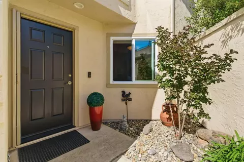 Exterior - 1009 Copper Lake Ct, Modesto, CA 95355 photo 4 of 23
