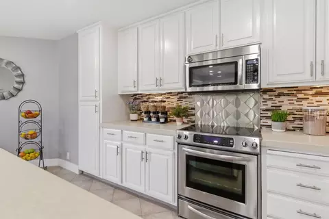 Kitchen - 1009 Copper Lake Ct, Modesto, CA 95355 photo 3 of 8