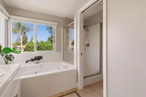 Bath - 1009 Copper Lake Ct, Modesto, CA 95355 photo 3 of 3