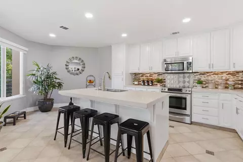 Kitchen - 1009 Copper Lake Ct, Modesto, CA 95355 photo 2 of 8