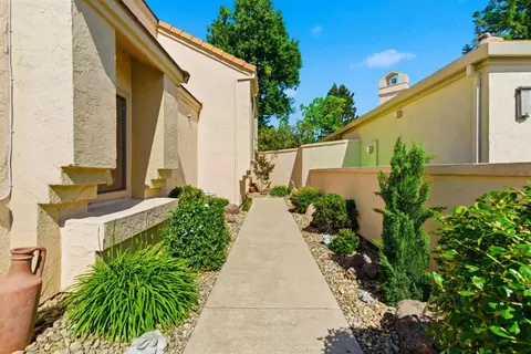 Exterior - 1009 Copper Lake Ct, Modesto, CA 95355 photo 3 of 23