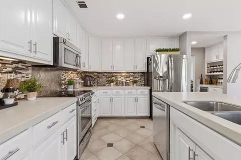 Kitchen - 1009 Copper Lake Ct, Modesto, CA 95355 photo 7 of 8