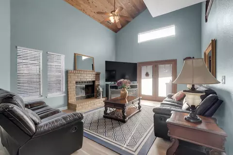 Living - 2809 Fleming Ct, Modesto, CA 95356 photo 2 of 2