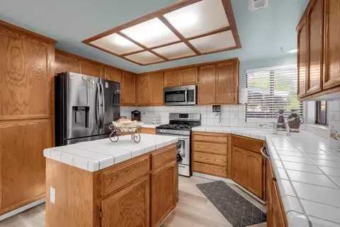 Kitchen - 2809 Fleming Ct, Modesto, CA 95356 photo 2 of 3