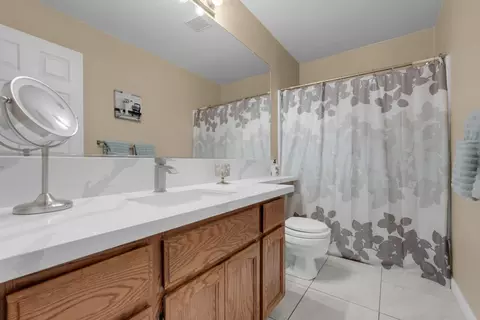 Bath - 2809 Fleming Ct, Modesto, CA 95356 photo 2 of 4