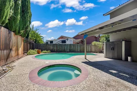 Exterior - 2809 Fleming Ct, Modesto, CA 95356 photo 6 of 10