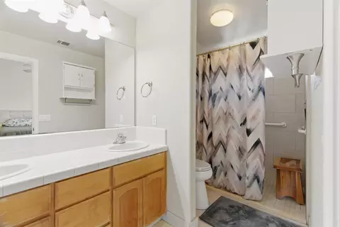 Bath - 1314 Millsbridge Pl, Lodi, CA 95242 photo 2 of 3