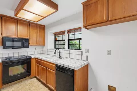 Kitchen - 6400 Solitary Ln #C, Carmichael, CA 95608 photo 3 of 6