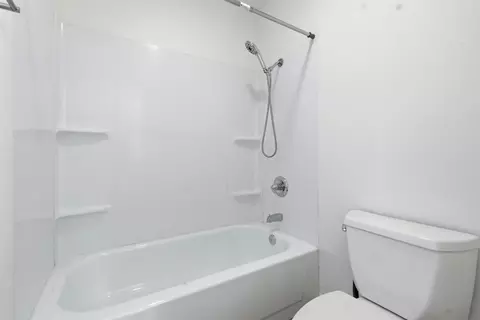 Bath - 6400 Solitary Ln #C, Carmichael, CA 95608 photo 2 of 4