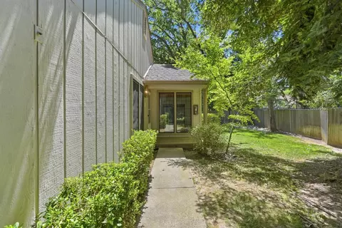 Exterior - 6400 Solitary Ln #C, Carmichael, CA 95608 photo 3 of 7