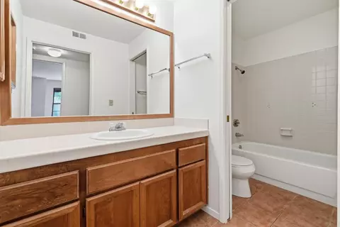 Bath - 6400 Solitary Ln #C, Carmichael, CA 95608 photo 3 of 4
