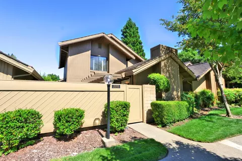 2058 Promontory Point Ln, Gold River, CA 95670