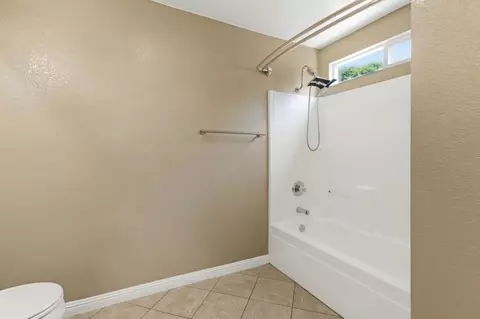 Bath - 10909 Wethersfield Dr, Mather, CA 95655 photo 3 of 4