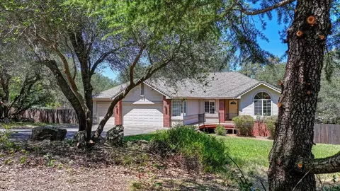 10767 Joeger Rd, Auburn, CA 95602