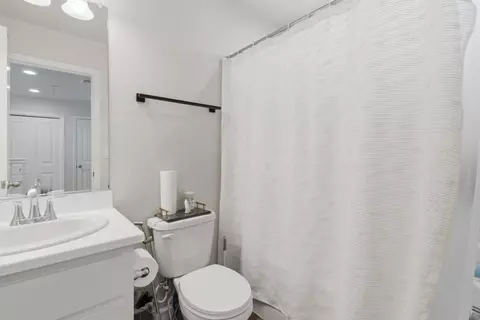 Bath - 3148 Landmark Cir, Modesto, CA 95356 photo 1 of 2
