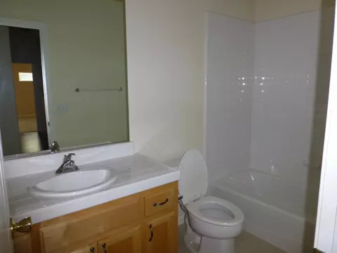 Bath - 3532 Lauding Way, Modesto, CA 95355 photo 3 of 3