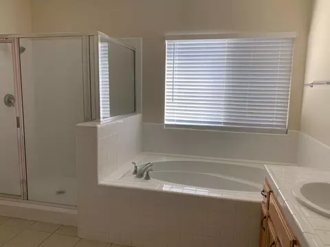 Bath - 3532 Lauding Way, Modesto, CA 95355 photo 2 of 3